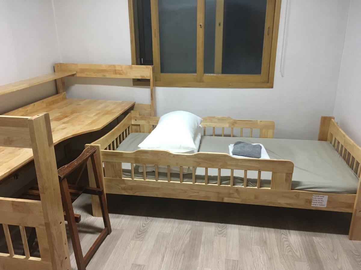 Busan Backpackers Room photo